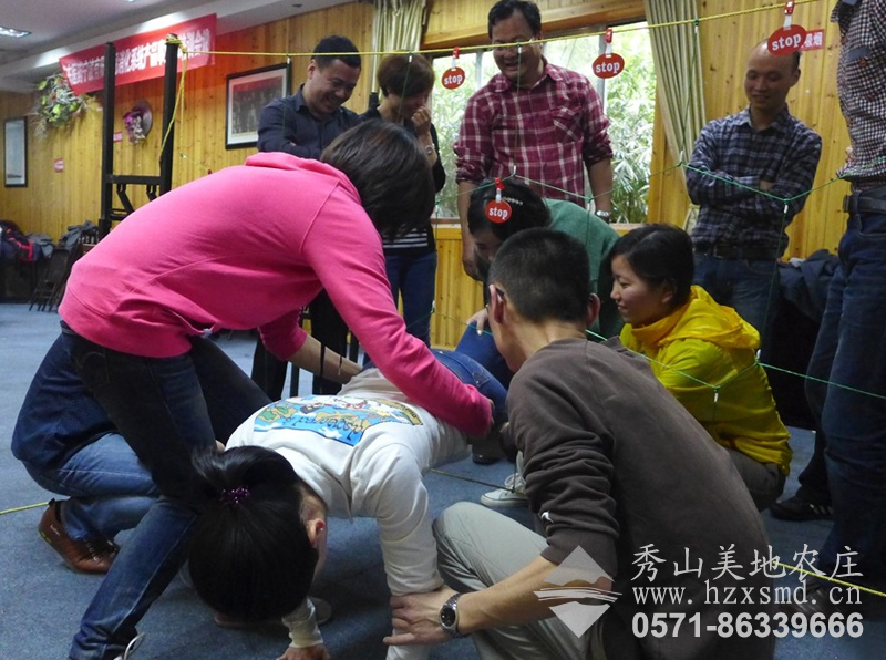 圖1:秀山美地休閑農(nóng)莊 室內(nèi)素質(zhì)拓展活動(dòng) 圖1:秀山美地休閑農(nóng)莊 室內(nèi)素質(zhì)拓展活動(dòng)